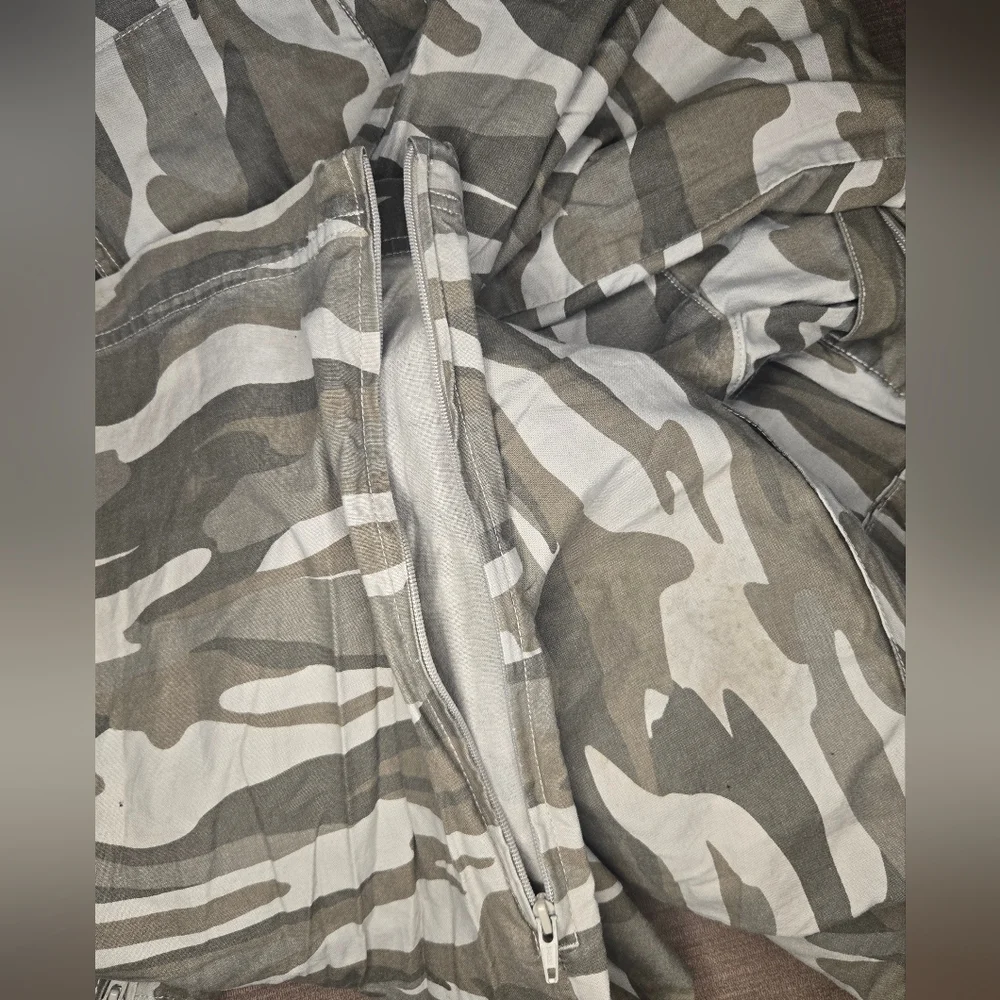 Cabela's Camo Cargo Convertible zip off pants